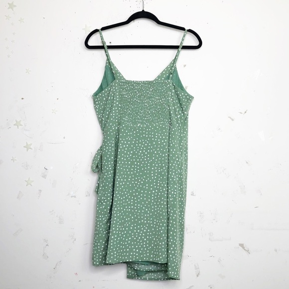 𝅺Heartloom olive green polkadot wrap dress - Picture 2 of 8